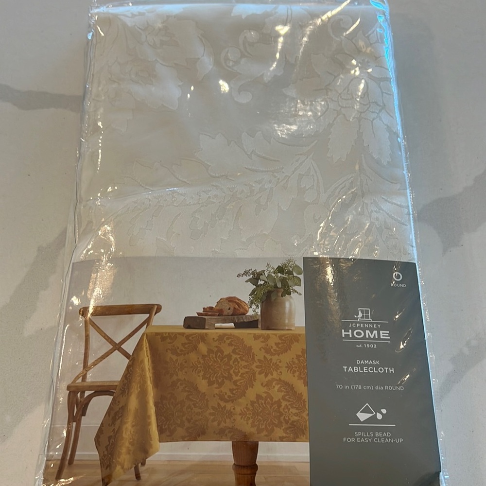 70 inch round damask tablecloth. NWT!